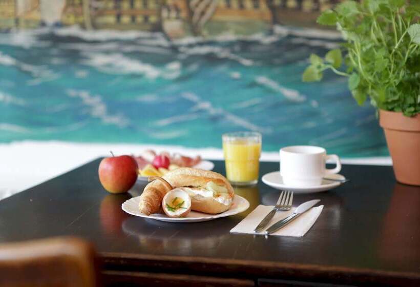 هتل a&o Hamburg Reeperbahn