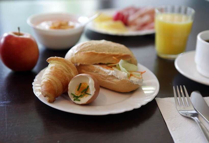 هتل a&o Hamburg Reeperbahn