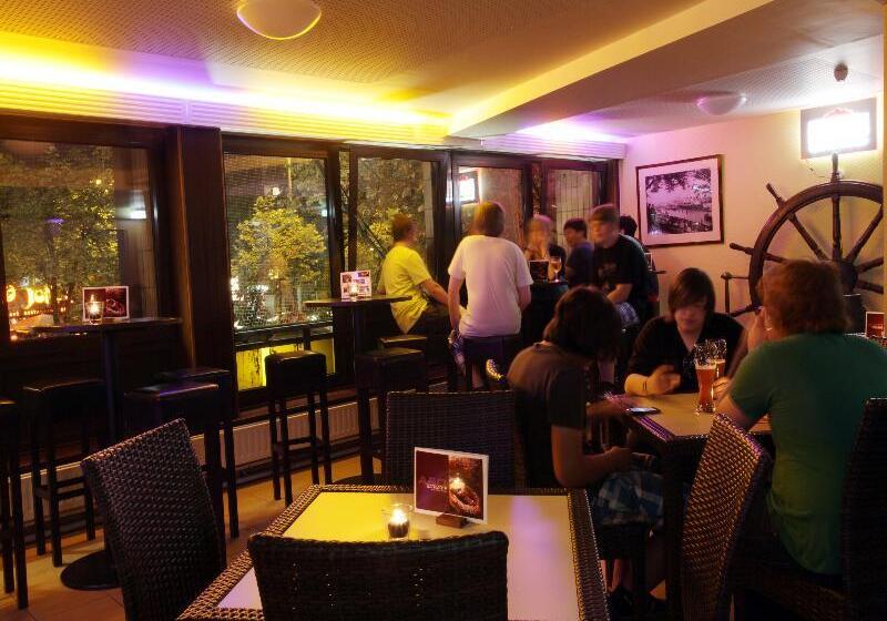 هتل a&o Hamburg Reeperbahn