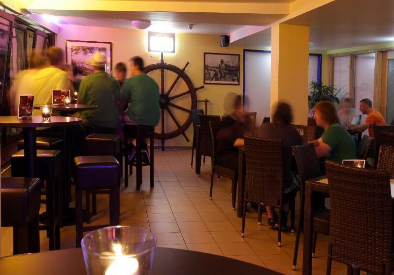 هتل a&o Hamburg Reeperbahn