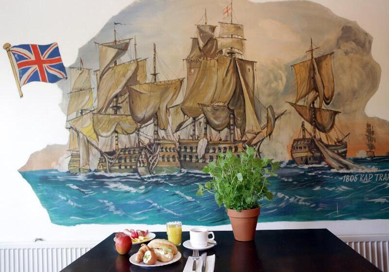 هتل a&o Hamburg Reeperbahn