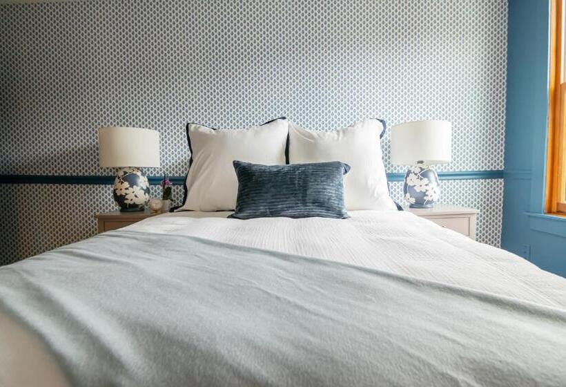 Отель The Burbank Rose Inn