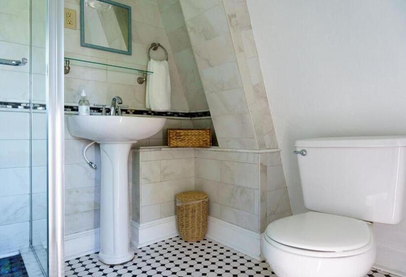 Отель The Burbank Rose Inn