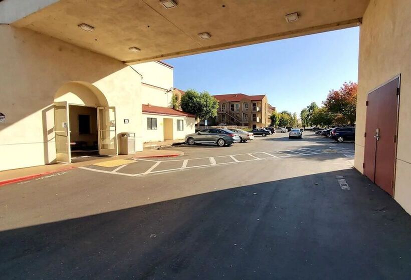 בית מלון כפרי California Inn And Suites, Rancho Cordova