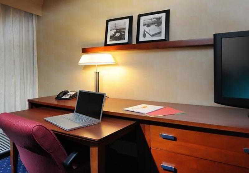 هتل Courtyard Tucson Airport