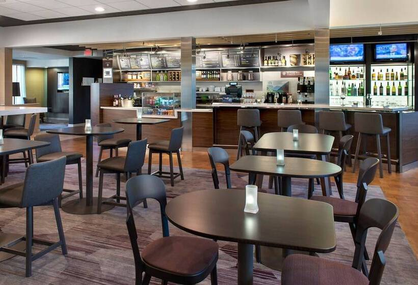هتل Courtyard By Marriott Mt. Laurel