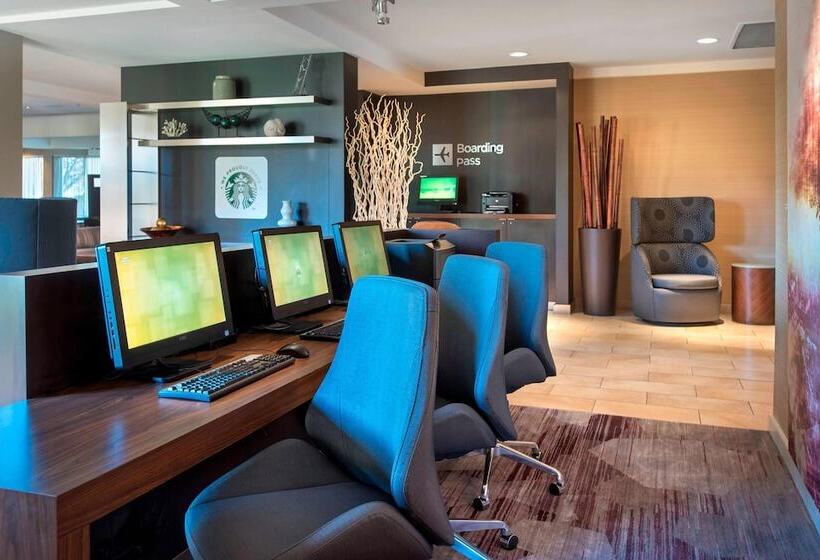 Отель Courtyard By Marriott Mt. Laurel