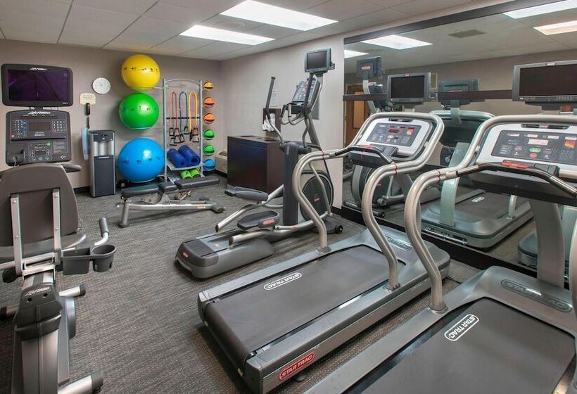 هتل Courtyard By Marriott Mt. Laurel