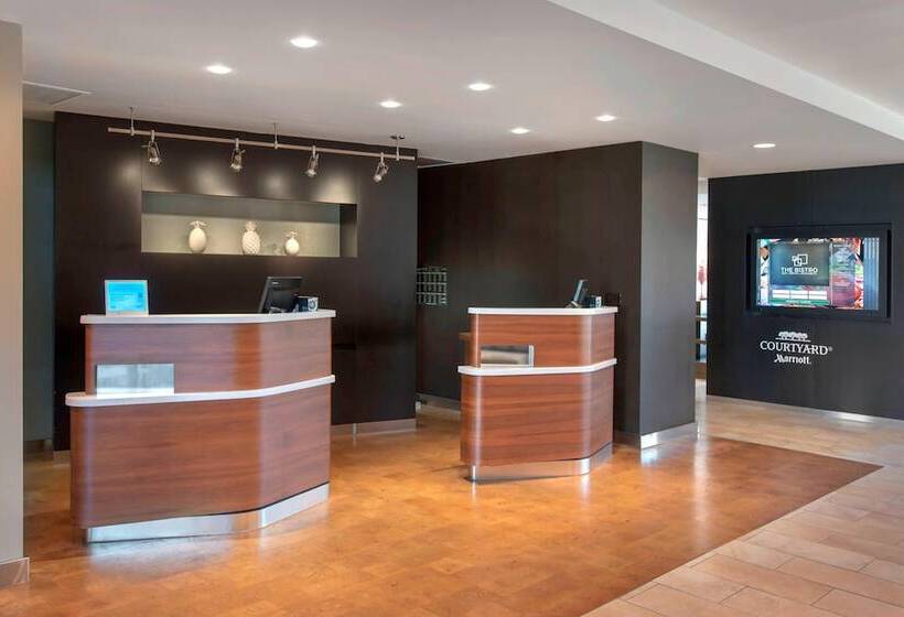 هتل Courtyard By Marriott Mt. Laurel