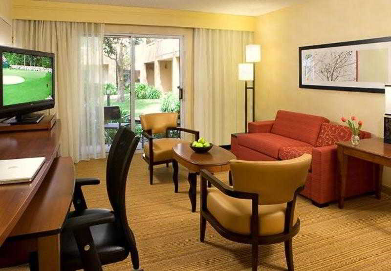 Отель Courtyard By Marriott San Mateo Foster City