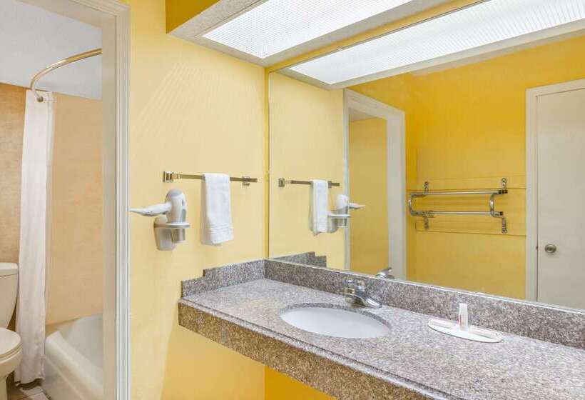 فندق Days Inn By Wyndham Jacksonville