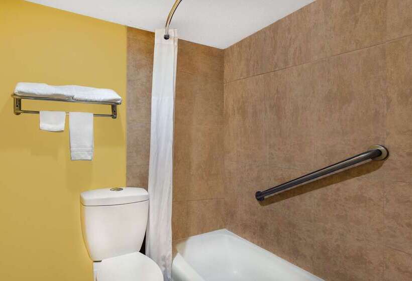 فندق Days Inn By Wyndham Jacksonville