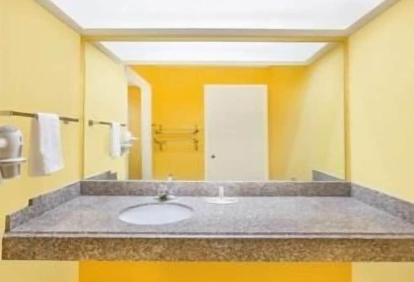 فندق Days Inn By Wyndham Jacksonville