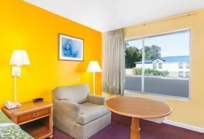 فندق Days Inn By Wyndham Jacksonville