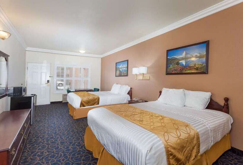 Отель Days Inn & Suites By Wyndham South Gate