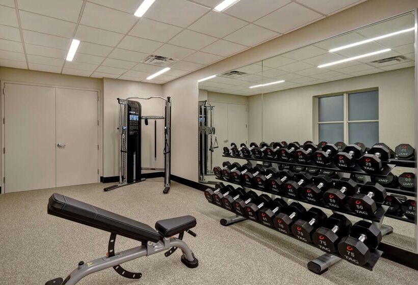 هتل Embassy Suites Little Rock