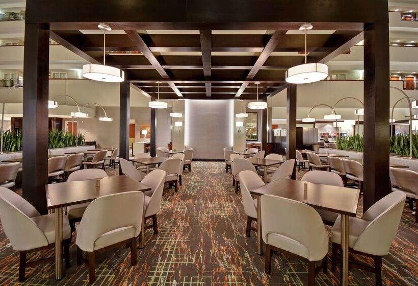 Отель Embassy Suites Little Rock