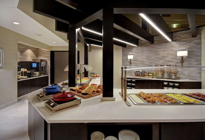 Отель Embassy Suites Little Rock