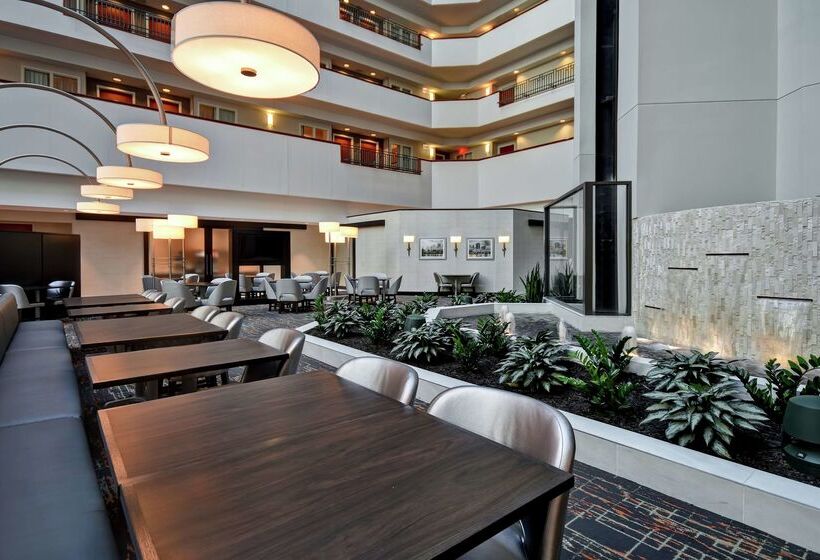 هتل Embassy Suites Little Rock
