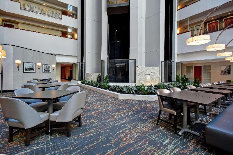 هتل Embassy Suites Little Rock