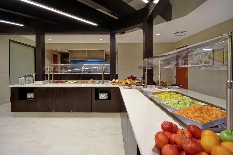 هتل Embassy Suites Little Rock