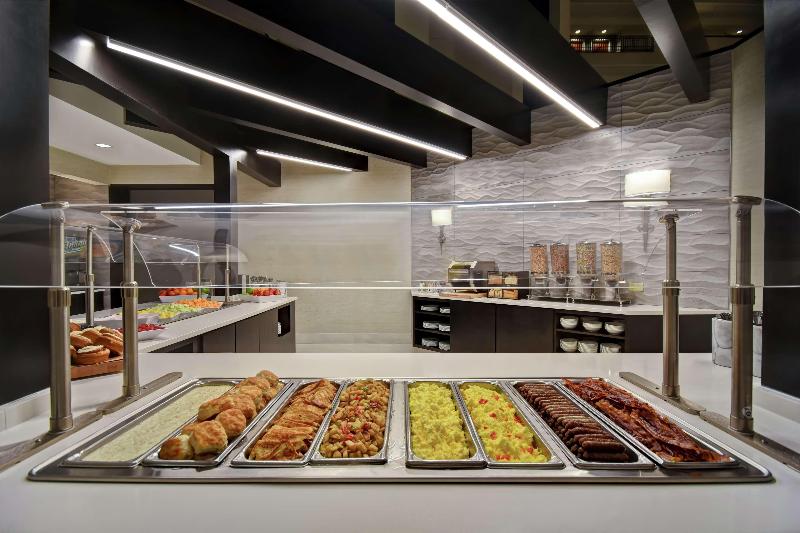 هتل Embassy Suites Little Rock