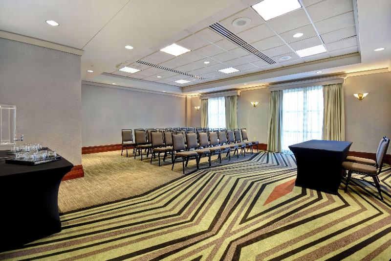 هتل Embassy Suites Little Rock