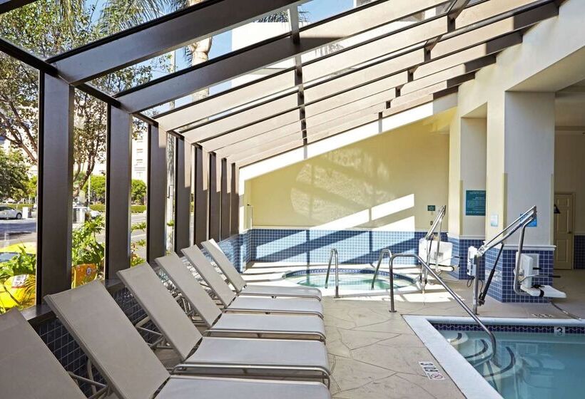 هتل Embassy Suites By Hilton Los Angeles International Airport North