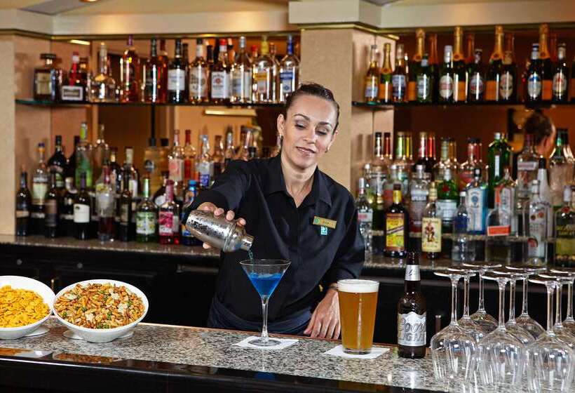 Отель Embassy Suites By Hilton Los Angeles International Airport North