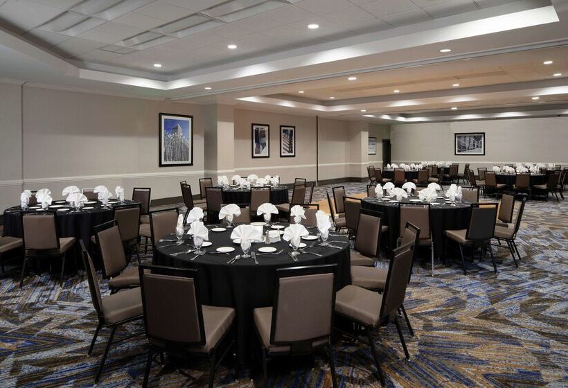 Отель Embassy Suites By Hilton Los Angeles International Airport North