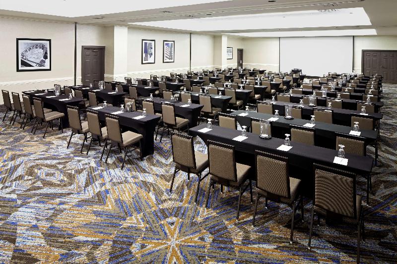 هتل Embassy Suites By Hilton Los Angeles International Airport North