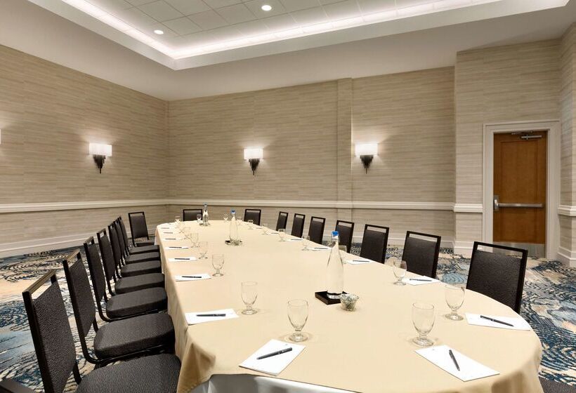 فندق Embassy Suites By Hilton Monterey Bay Seaside