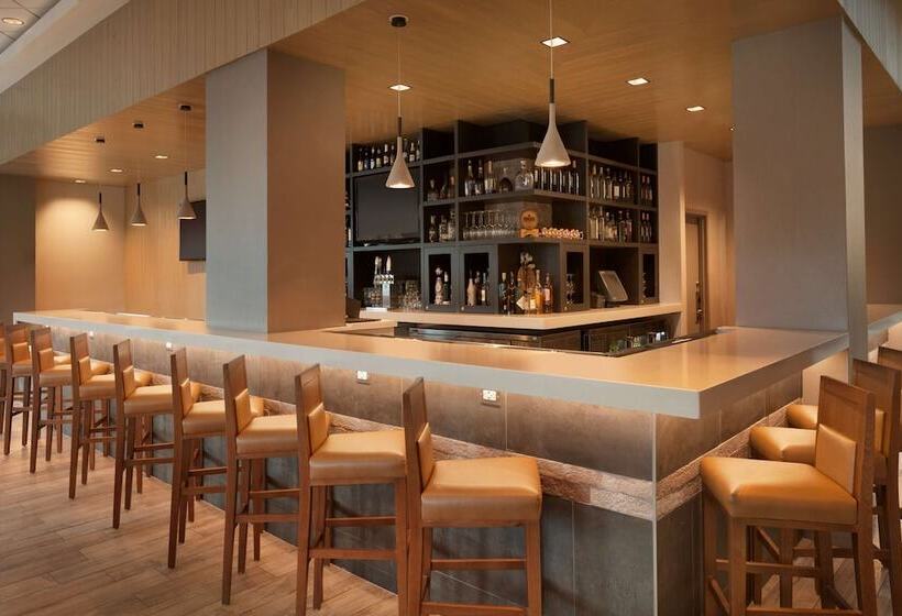 فندق Embassy Suites By Hilton Monterey Bay Seaside