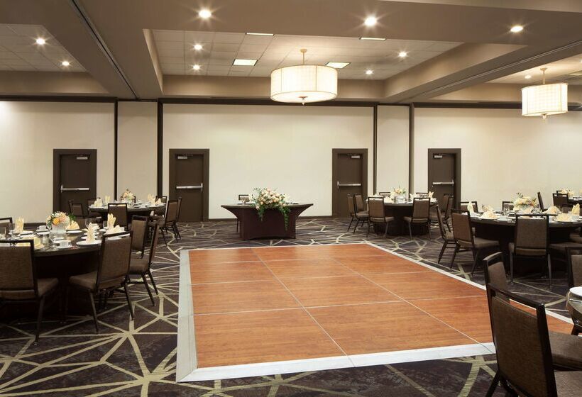 فندق Embassy Suites By Hilton Philadelphia Airport