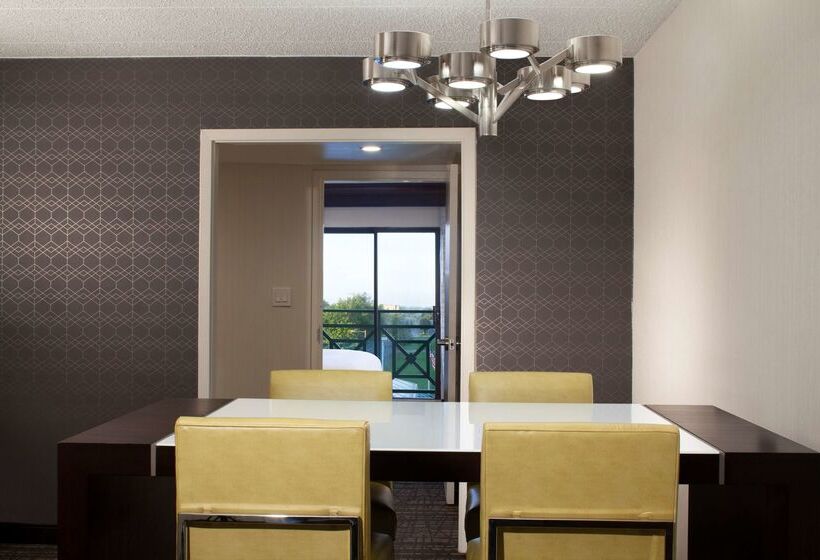 فندق Embassy Suites By Hilton Philadelphia Airport