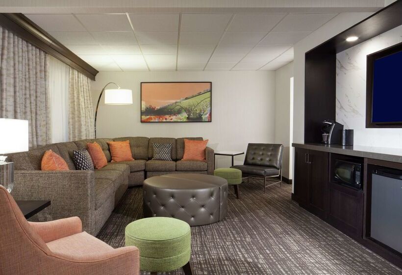 فندق Embassy Suites By Hilton Philadelphia Airport