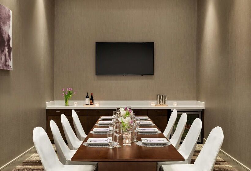 هتل Embassy Suites By Hilton Phoenix Downtown North