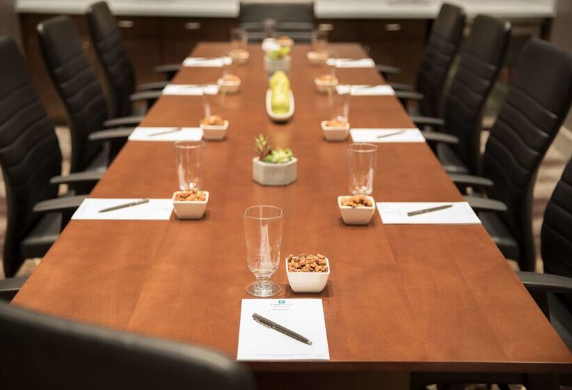 هتل Embassy Suites By Hilton Phoenix Downtown North