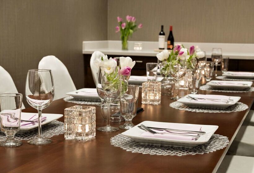 هتل Embassy Suites By Hilton Phoenix Downtown North