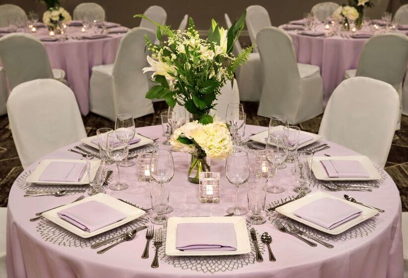 هتل Embassy Suites By Hilton Phoenix Downtown North