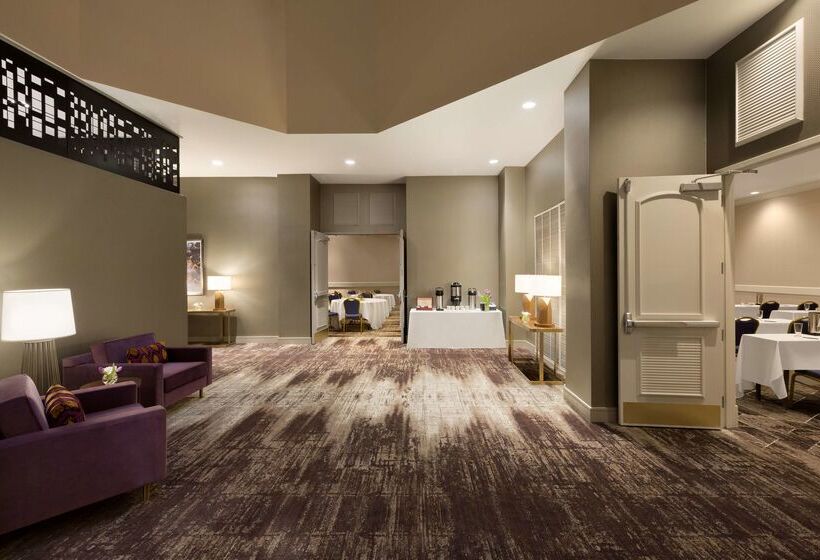 هتل Embassy Suites By Hilton Phoenix Downtown North