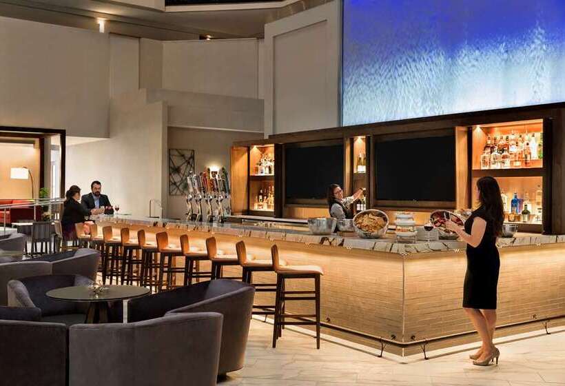 هتل Embassy Suites By Hilton Phoenix Downtown North