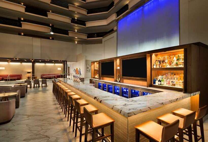 هتل Embassy Suites By Hilton Phoenix Downtown North