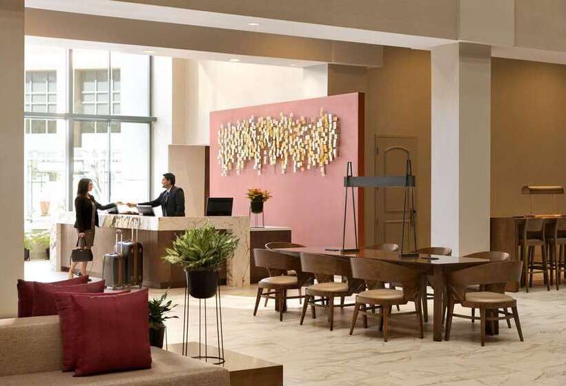 هتل Embassy Suites By Hilton Phoenix Downtown North