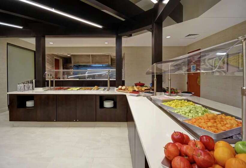 Отель Embassy Suites Little Rock