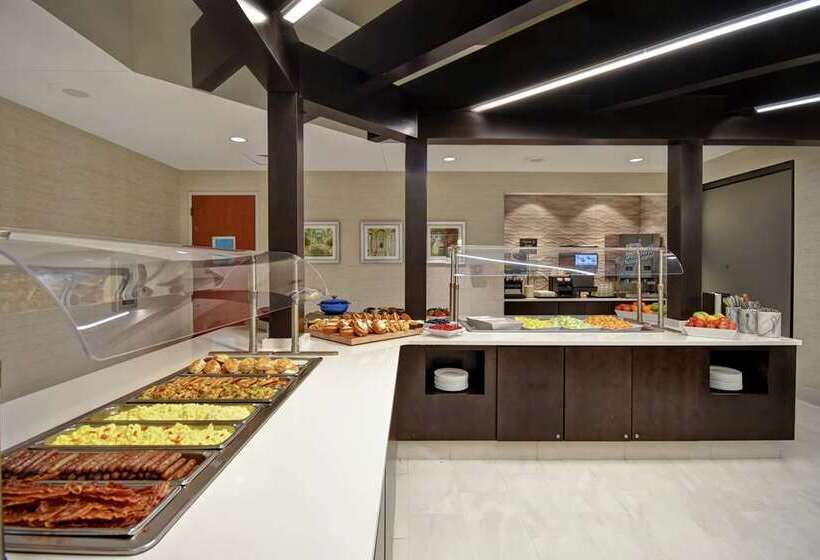 Отель Embassy Suites Little Rock