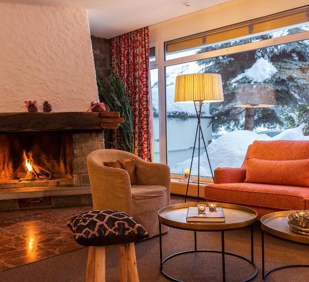 ホテル Europa Suites St Moritz