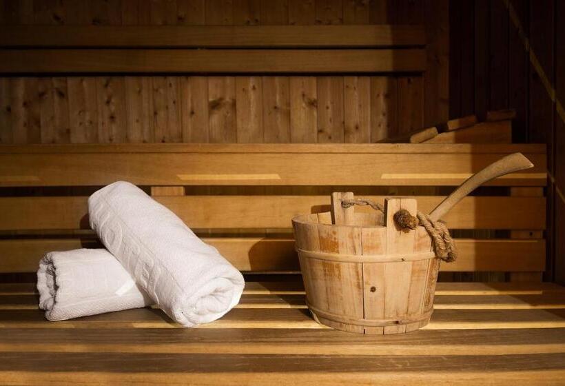 ホテル Europa Suites St Moritz