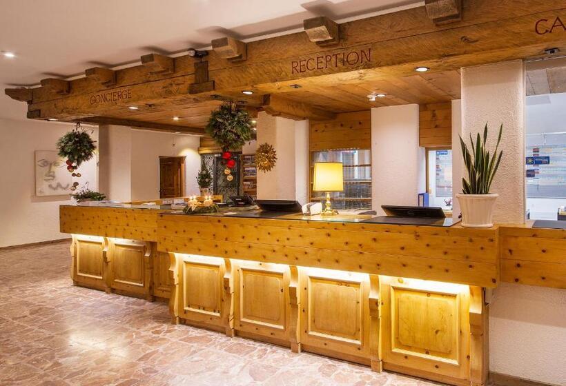 ホテル Europa Suites St Moritz