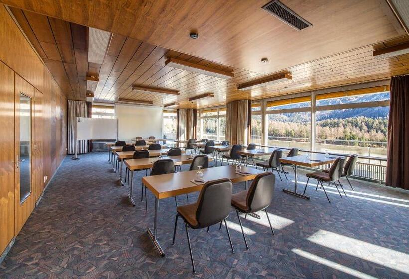 ホテル Europa Suites St Moritz